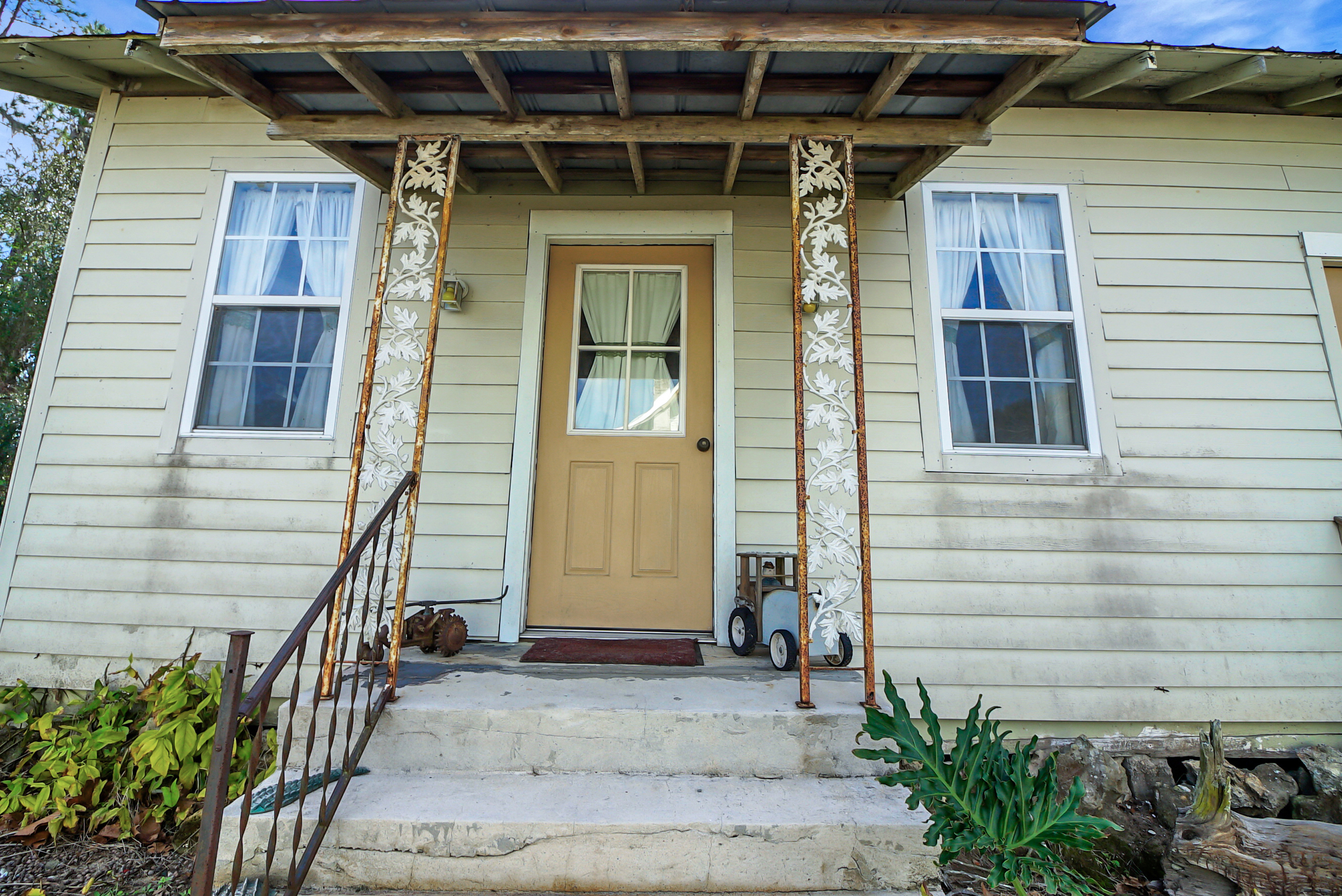 Yalaha, Florida, 34797, United States, 5 Bedrooms Bedrooms, ,4 BathroomsBathrooms,Residential,For Sale,1975837