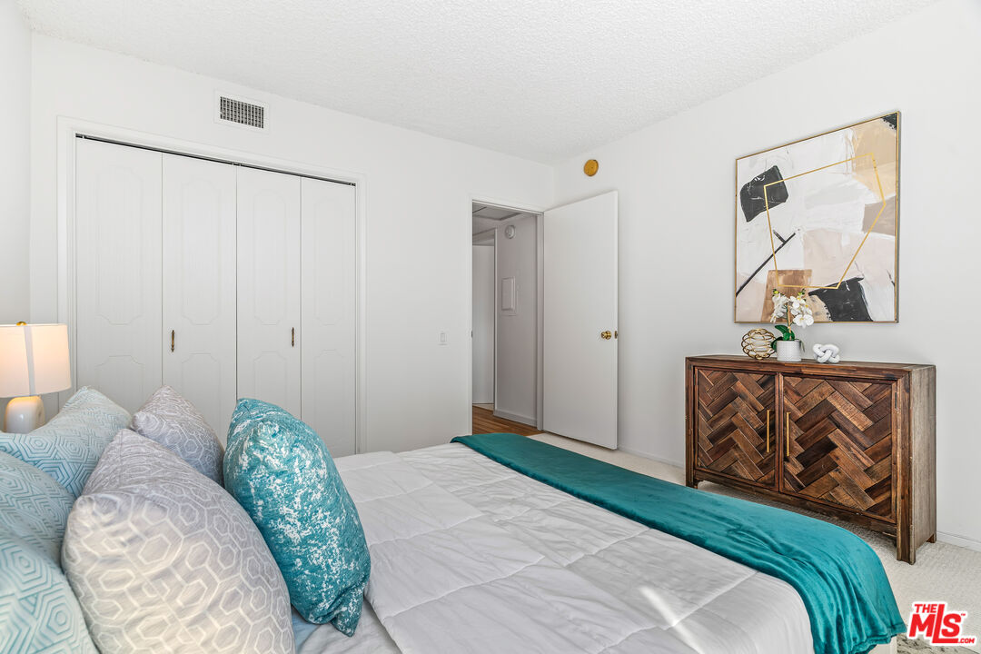 Sherman Oaks, California, 91423, United States, 2 Bedrooms Bedrooms, ,2 BathroomsBathrooms,Residential,For Sale,1920013