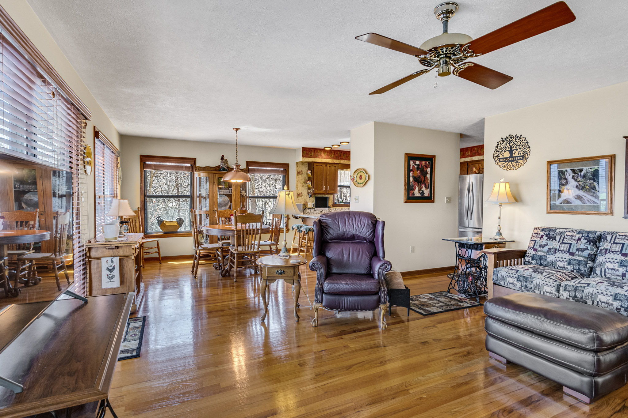 Sevierville, Tennessee, 37862, United States, 2 Bedrooms Bedrooms, ,3 BathroomsBathrooms,Residential,For Sale,1977968