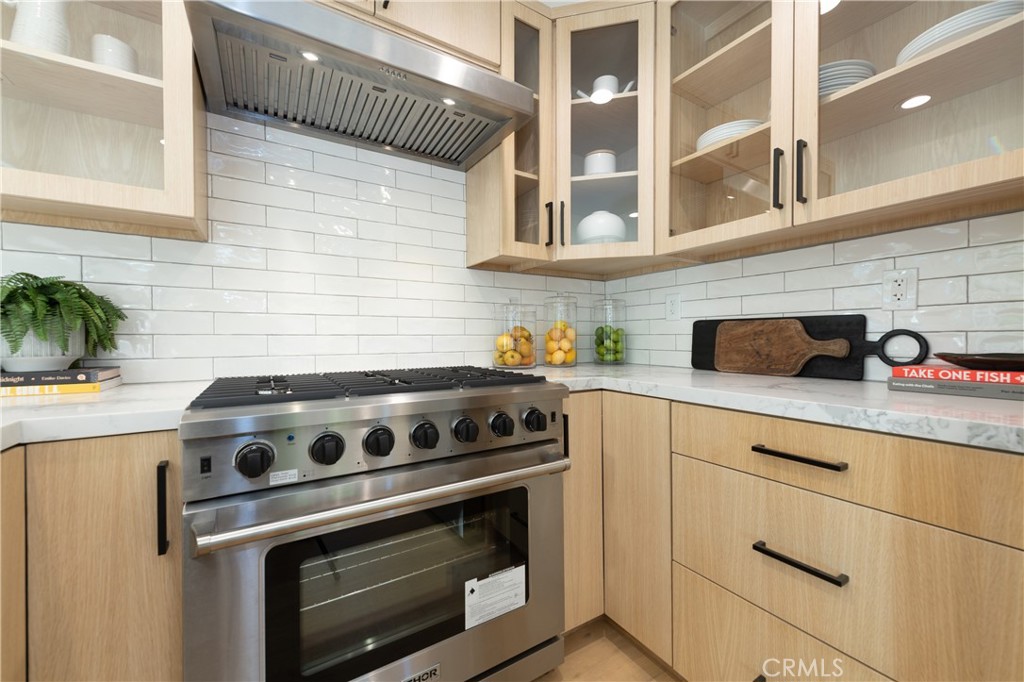 Woodland Hills, California, 91367, United States, 5 Bedrooms Bedrooms, ,4 BathroomsBathrooms,Residential,For Sale,2003511