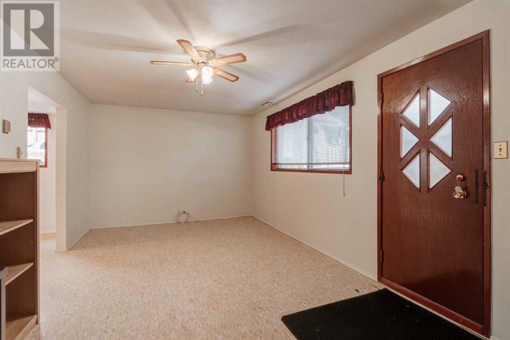 CALGARY, Alberta, T3E 2S7, CA, 3 Bedrooms Bedrooms, ,2 BathroomsBathrooms,Residential,For Sale,1896041