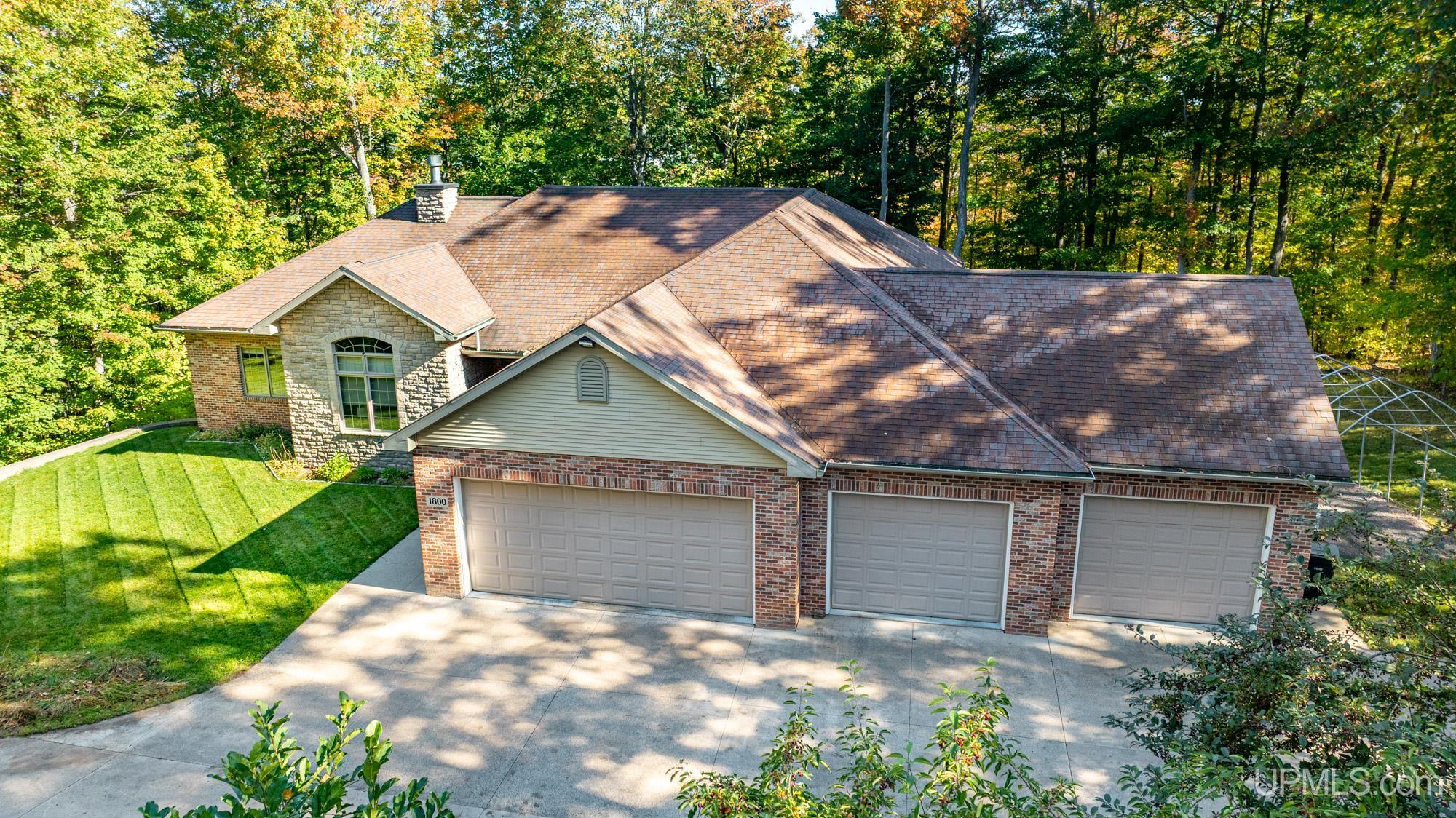 Houghton, Michigan, 49931, United States, 3 Bedrooms Bedrooms, ,4 BathroomsBathrooms,Residential,For Sale,2029605
