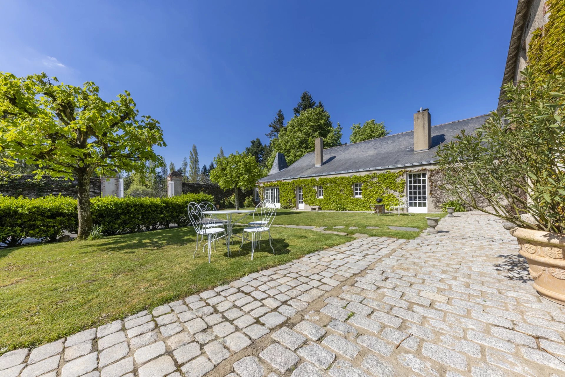Vertou, Pays de la Loire, 44120, FR, 4 Bedrooms Bedrooms, ,4 BathroomsBathrooms,Residential,For Sale,1252392