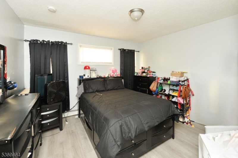 Irvington Twp., New Jersey, 07111, United States, 5 Bedrooms Bedrooms, ,3 BathroomsBathrooms,Residential,For Sale,1895417