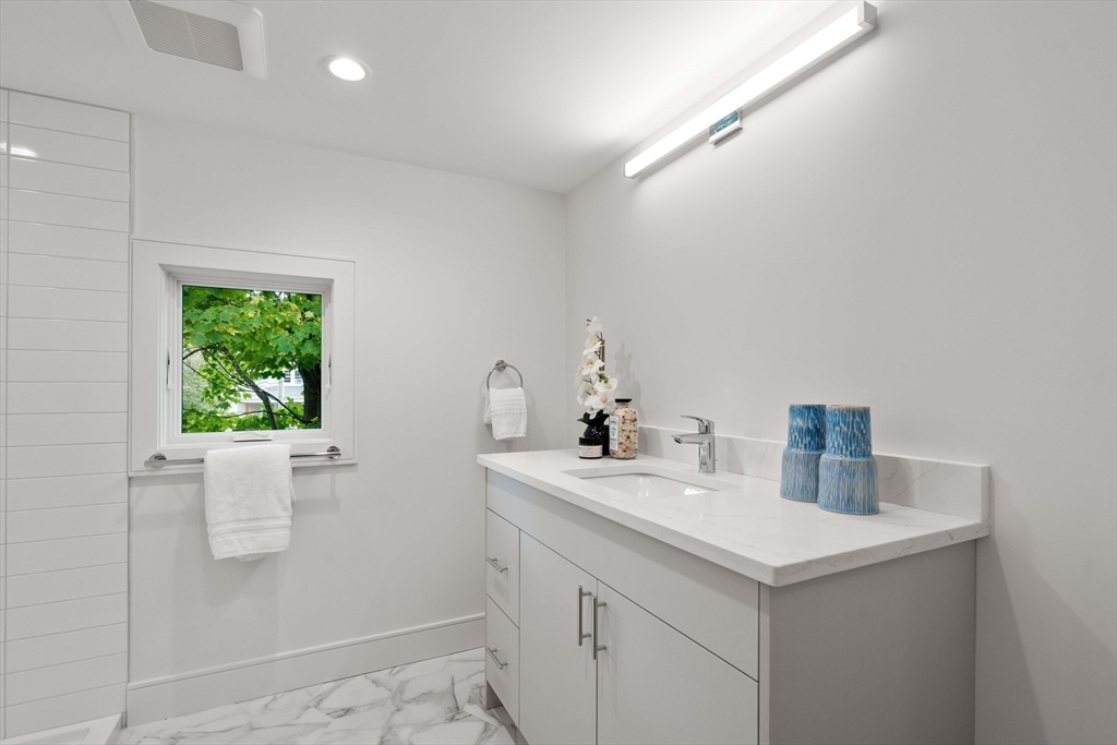 Newton, Massachusetts, 02460, United States, 5 Bedrooms Bedrooms, ,5 BathroomsBathrooms,Residential,For Sale,2000658