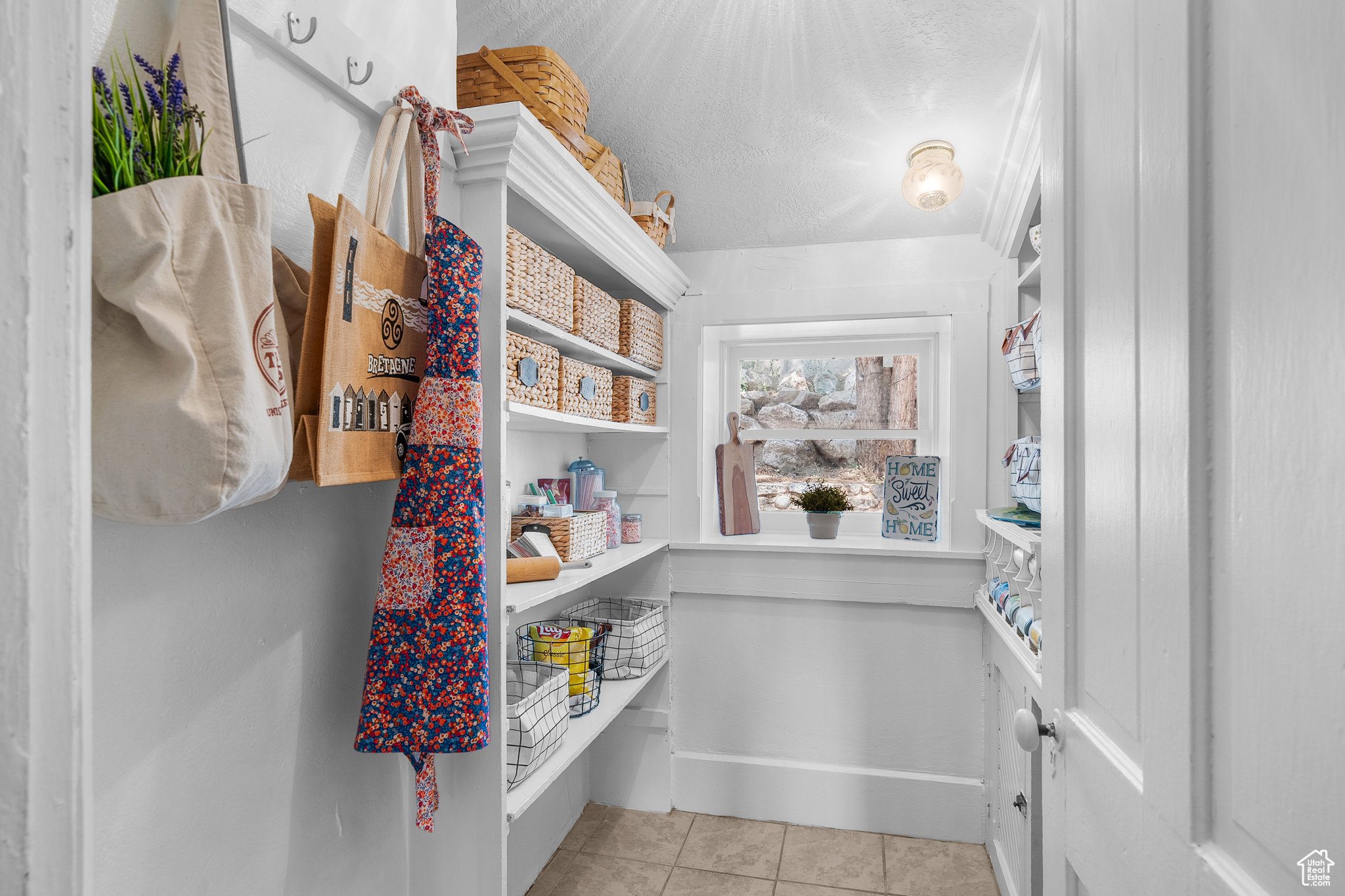 Farmington, Utah, 84025, United States, 4 Bedrooms Bedrooms, ,2 BathroomsBathrooms,Residential,For Sale,1866818