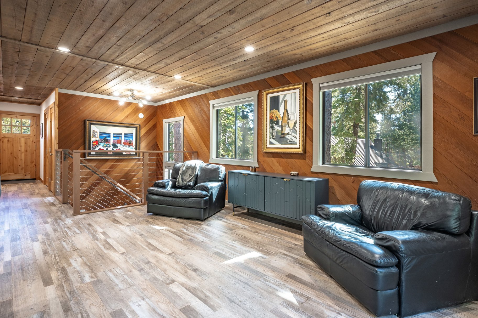 Loved and Cared For West Shore Home with Large Detached Garage and ADU Potential - 物件實景