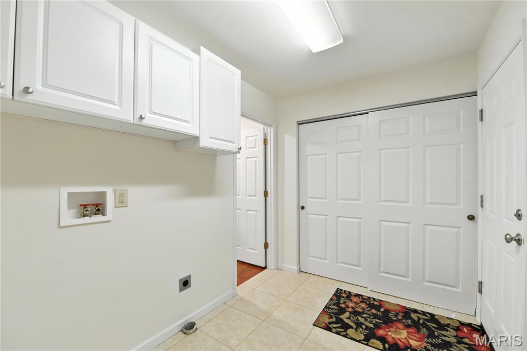 Maryland Heights, Missouri, 63043, United States, 3 Bedrooms Bedrooms, ,4 BathroomsBathrooms,Residential,For Sale,1892007