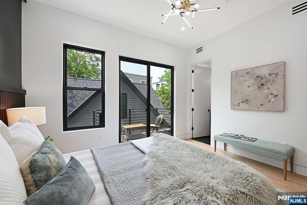 Jersey City, New Jersey, 07305, United States, 3 Bedrooms Bedrooms, ,2 BathroomsBathrooms,Residential,For Sale,1907522