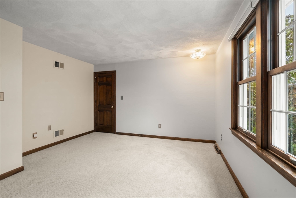 Marlborough, Massachusetts, 01752, United States, 4 Bedrooms Bedrooms, ,Residential,For Sale,1987097