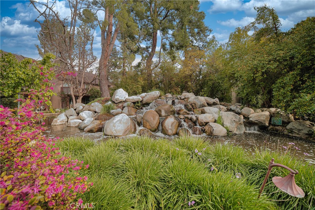 Canoga Park, California, 91303, United States, 2 Bedrooms Bedrooms, ,1 BathroomBathrooms,Residential,For Sale,1934510