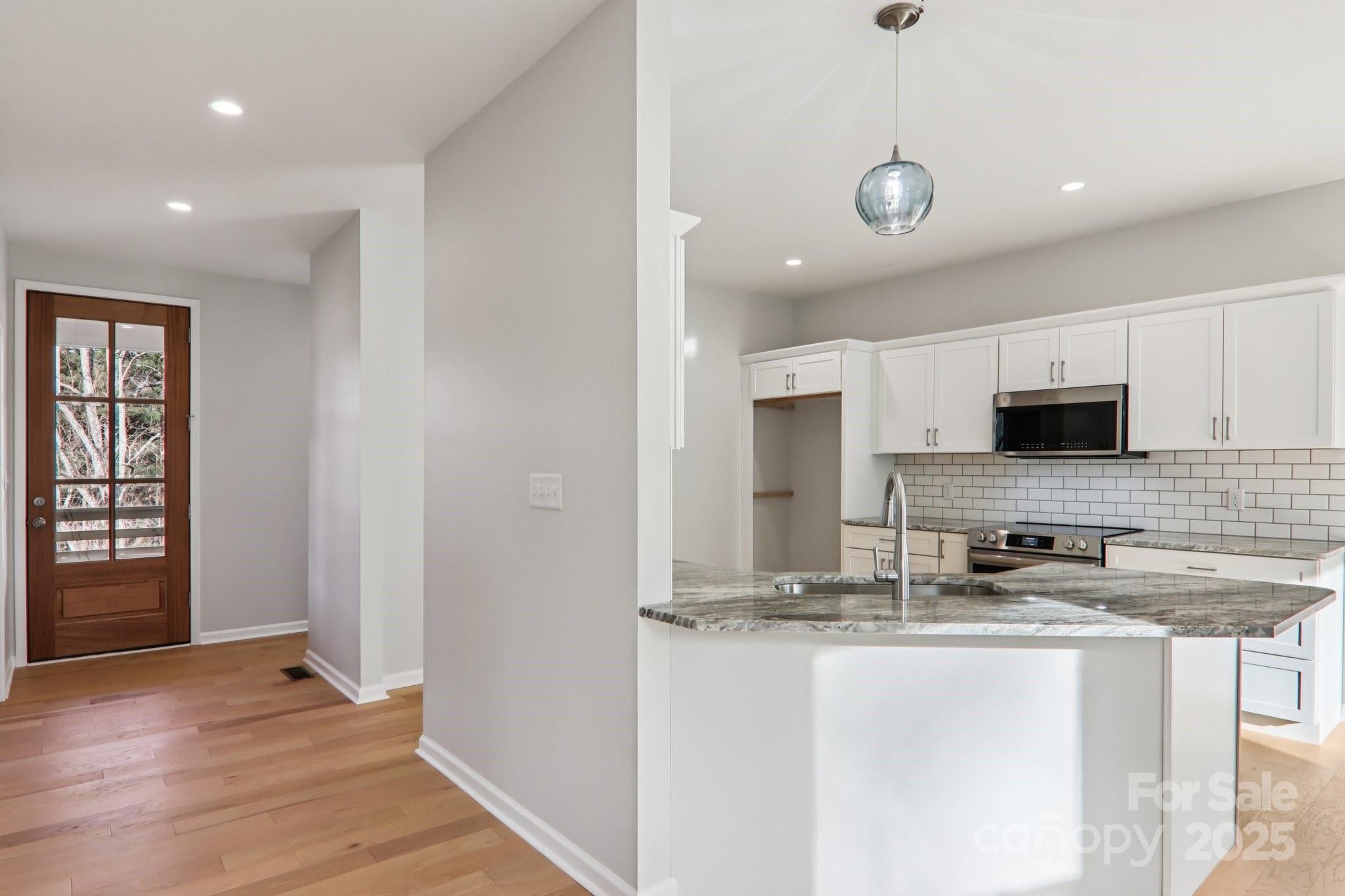 Candler, North Carolina, 28715, United States, 3 Bedrooms Bedrooms, ,3 BathroomsBathrooms,Residential,For Sale,2002526