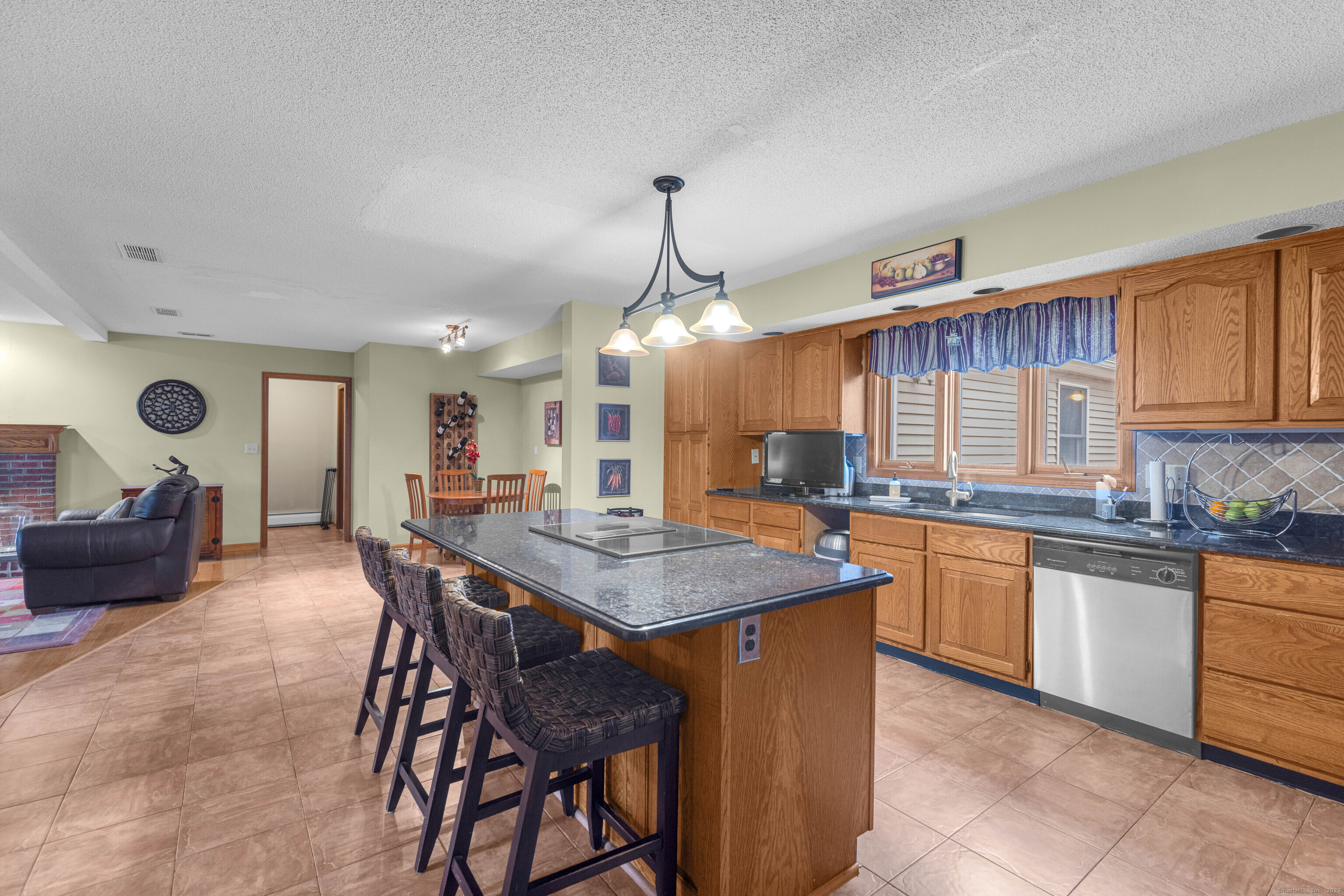 Windsor, Connecticut, 06095, United States, 4 Bedrooms Bedrooms, ,5 BathroomsBathrooms,Residential,For Sale,2000550