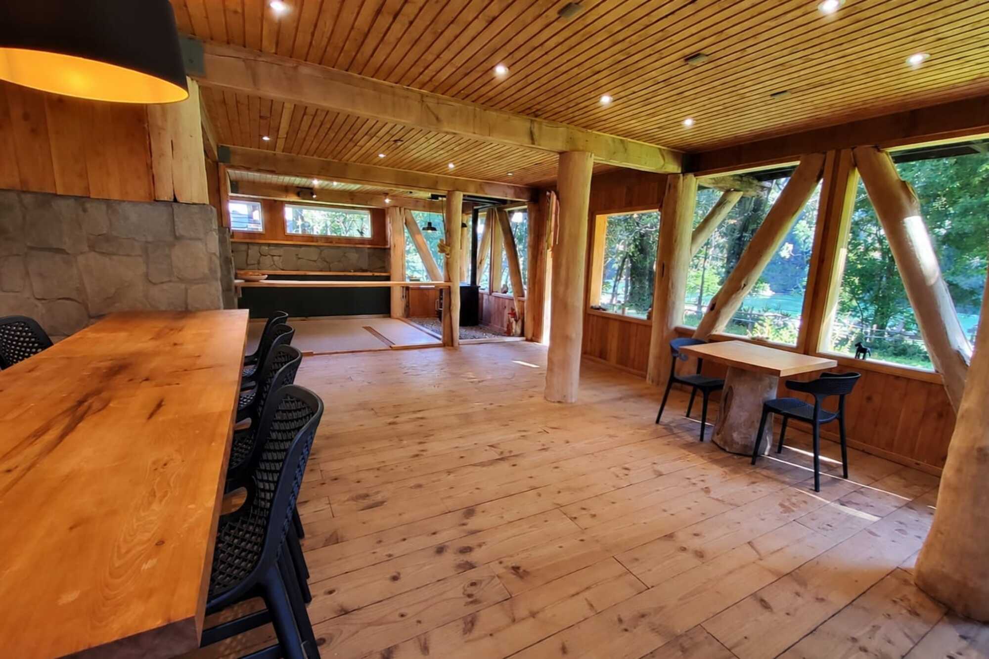  Lodge on 3 Hectares with 200 m of Cisnes Riverfront in the Aysén Region - 物件實景