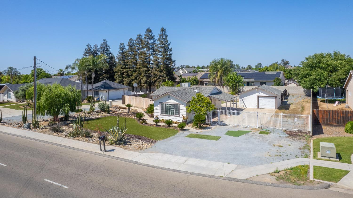 Fresno, California, 93722, United States, 3 Bedrooms Bedrooms, ,2 BathroomsBathrooms,Residential,For Sale,2039755