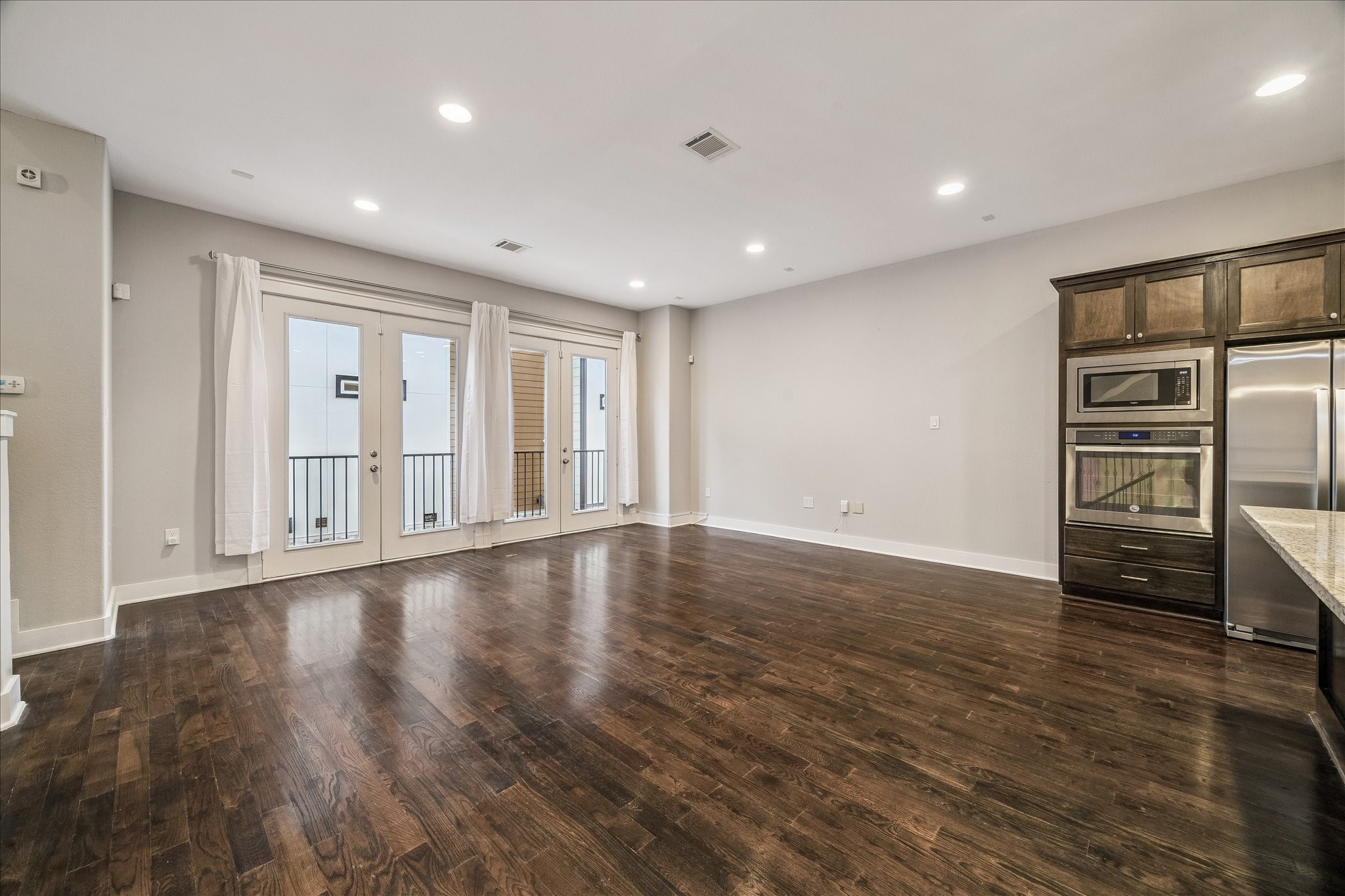  608 W 28th Street B - 物件實景
