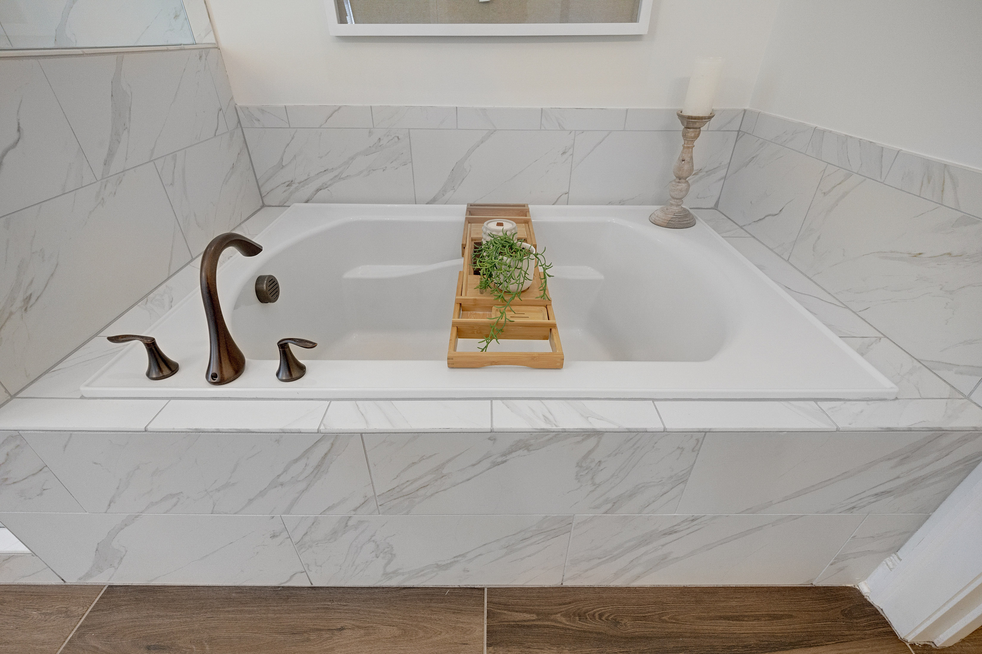  Beautifully Appointed Two-story Townhome in Inviting Gated Roswell Community - 物件實景