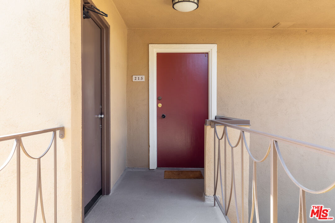 West Hollywood, California, 90069, United States, 1 Bedroom Bedrooms, ,1 BathroomBathrooms,Residential,For Sale,1987979