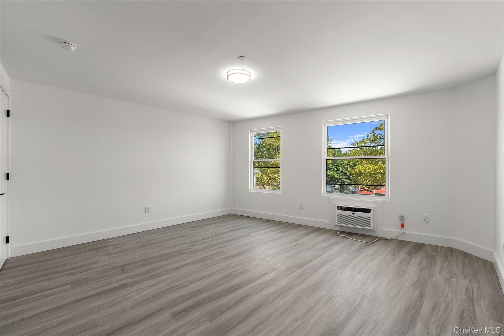 Bronx, New York, 10469, United States, 7 Bedrooms Bedrooms, ,5 BathroomsBathrooms,Residential,For Sale,1973799