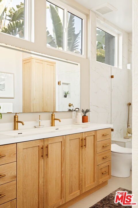 Los Angeles, California, 90034, United States, 2 Bedrooms Bedrooms, ,3 BathroomsBathrooms,Residential,For Sale,1991058