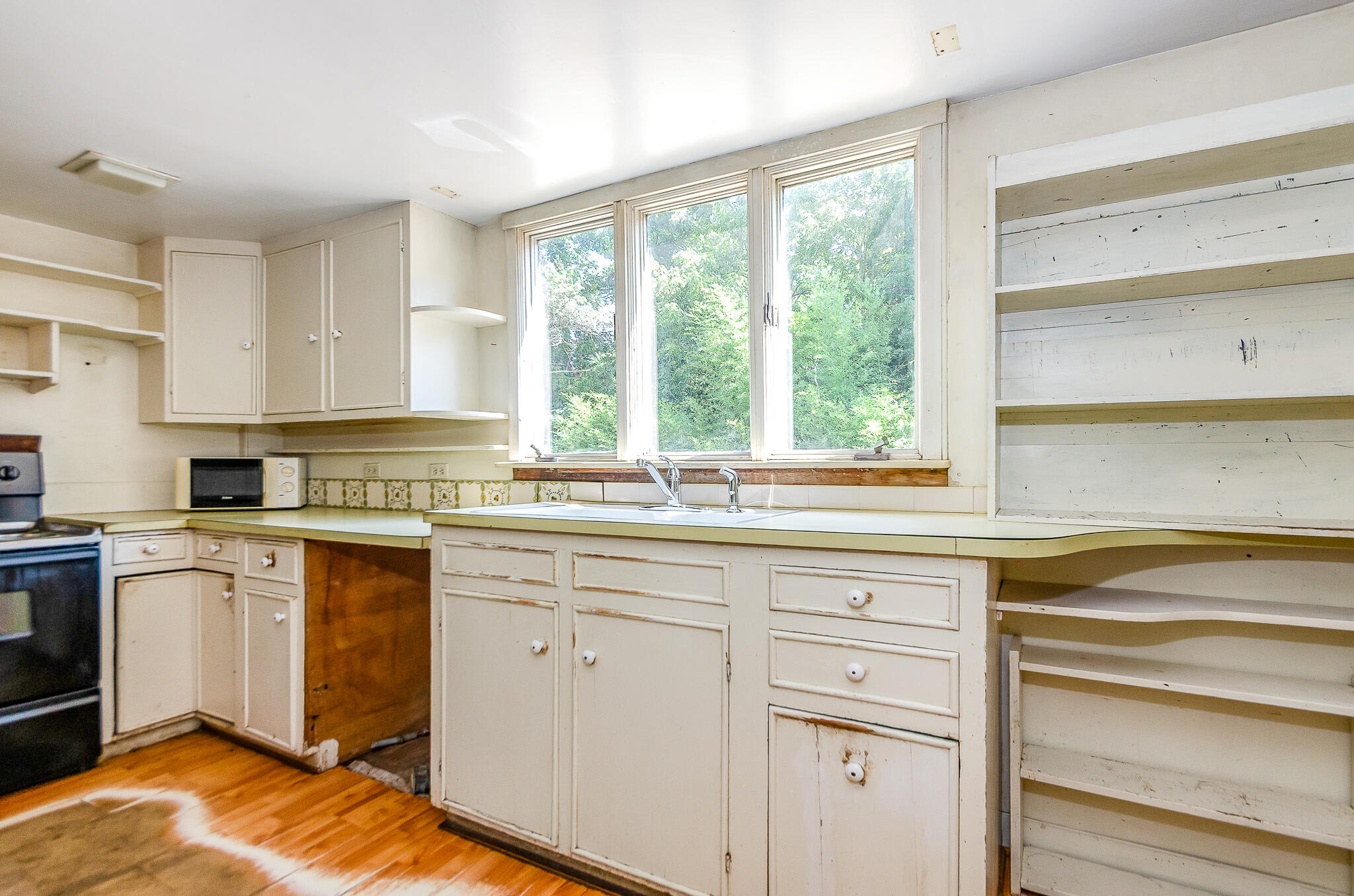 Cotuit, Massachusetts, 02635, United States, 4 Bedrooms Bedrooms, ,3 BathroomsBathrooms,Residential,For Sale,1965620