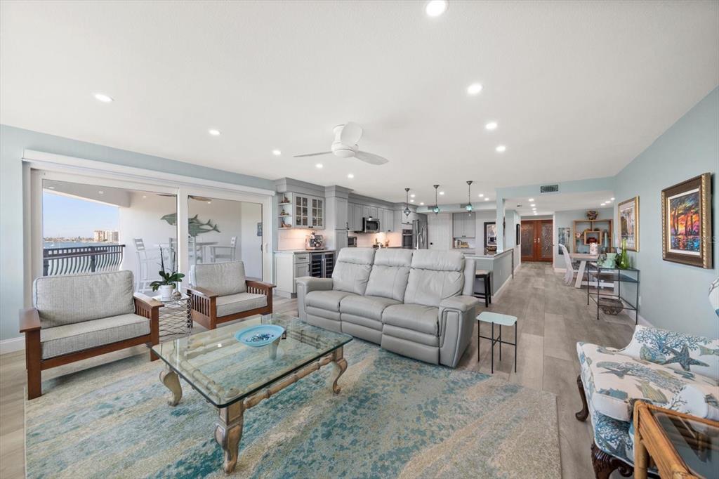 Clearwater Beach, Florida, 33767, United States, 3 Bedrooms Bedrooms, ,3 BathroomsBathrooms,Residential,For Sale,1988337