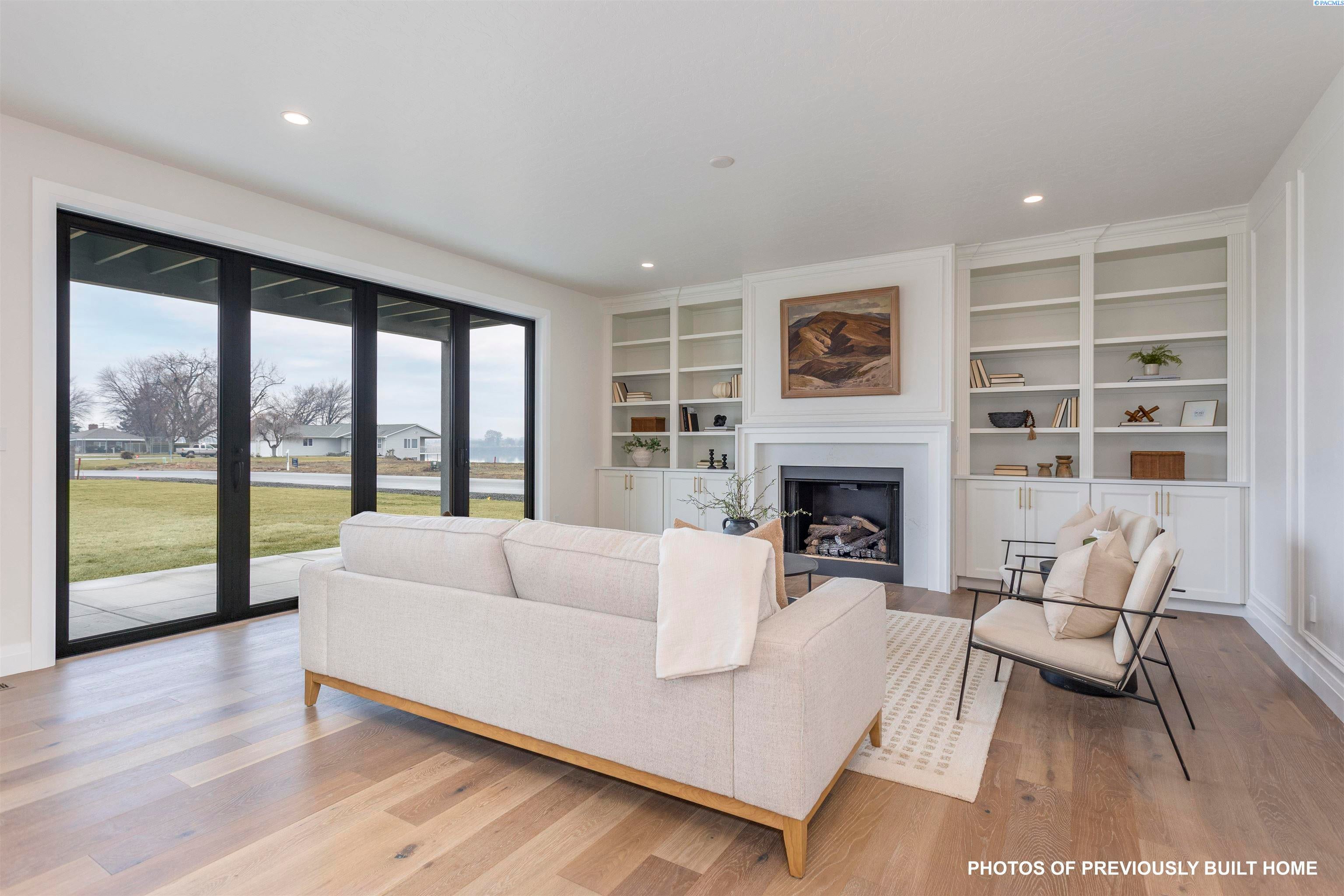 Pasco, Washington, 99301, United States, 4 Bedrooms Bedrooms, ,3 BathroomsBathrooms,Residential,For Sale,1982382