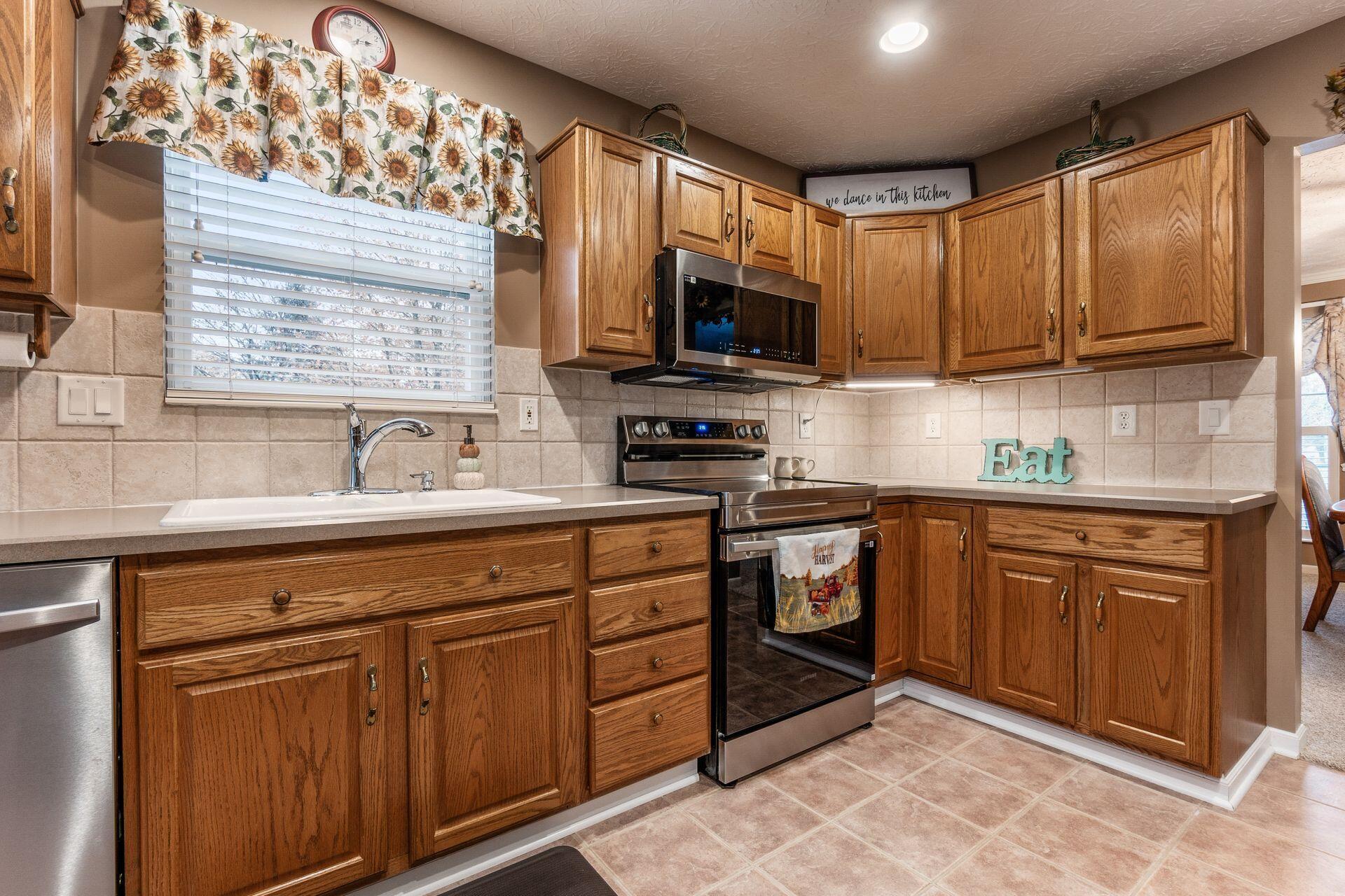 Dublin, Ohio, 43016, United States, 4 Bedrooms Bedrooms, ,4 BathroomsBathrooms,Residential,For Sale,1996840