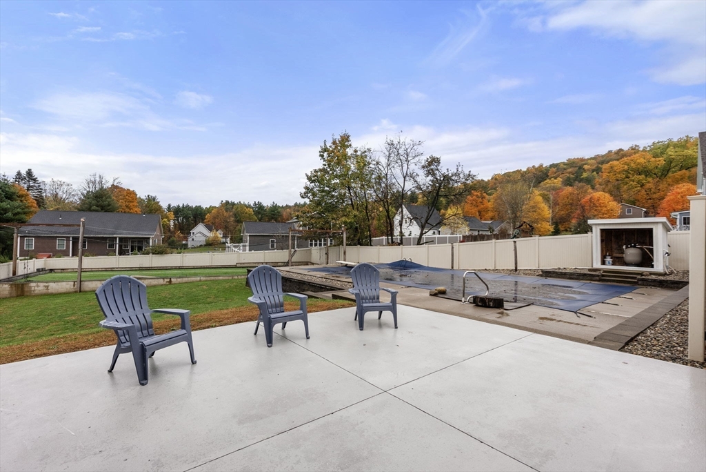 Greenfield, Massachusetts, 01301, United States, 4 Bedrooms Bedrooms, ,4 BathroomsBathrooms,Residential,For Sale,1967779