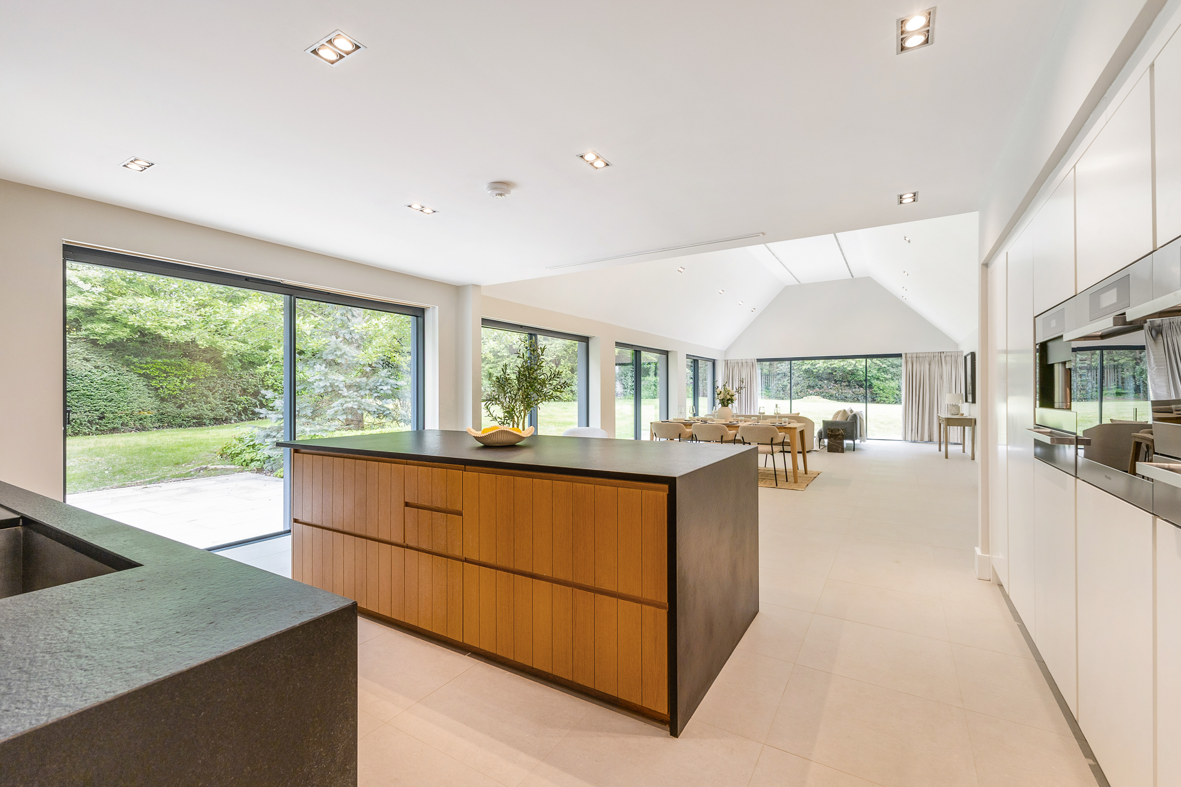  A Contemporary Five-Bedroom House with direct access onto Wentworth golf course - 物件實景