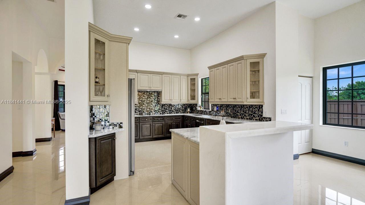 Davie, Florida, 33330, United States, 5 Bedrooms Bedrooms, ,5 BathroomsBathrooms,Residential,For Sale,1896833