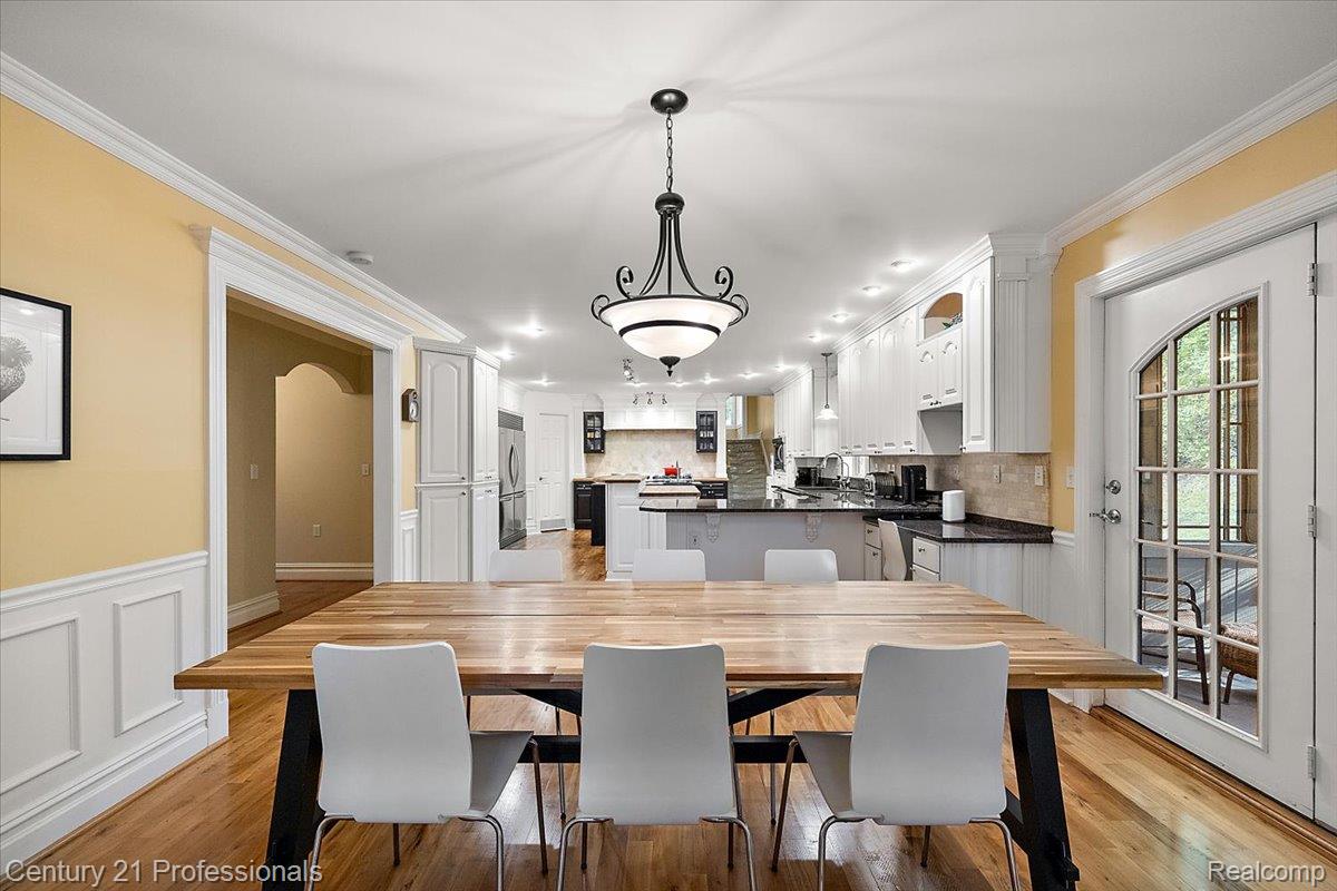 Clarkston, Michigan, 48346, United States, 4 Bedrooms Bedrooms, ,7 BathroomsBathrooms,Residential,For Sale,2048841