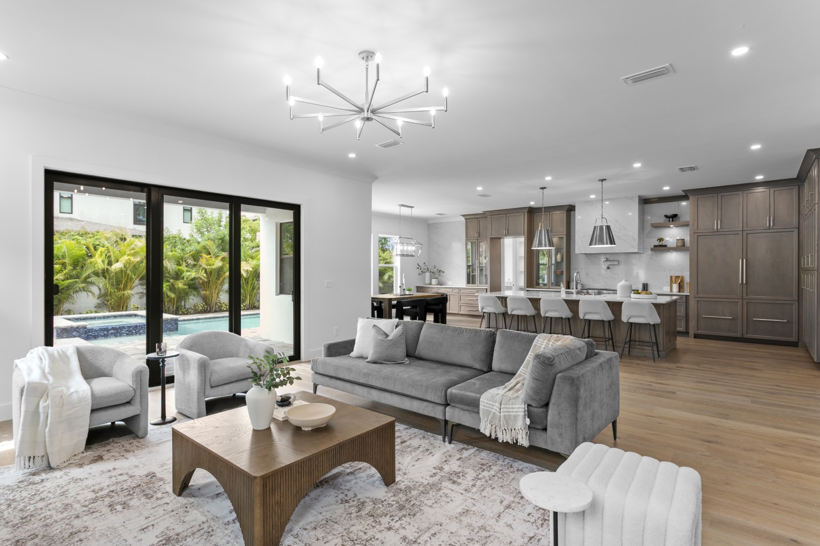 Tampa, Florida, 33611, United States, 6 Bedrooms Bedrooms, ,6 BathroomsBathrooms,Residential,For Sale,1981634