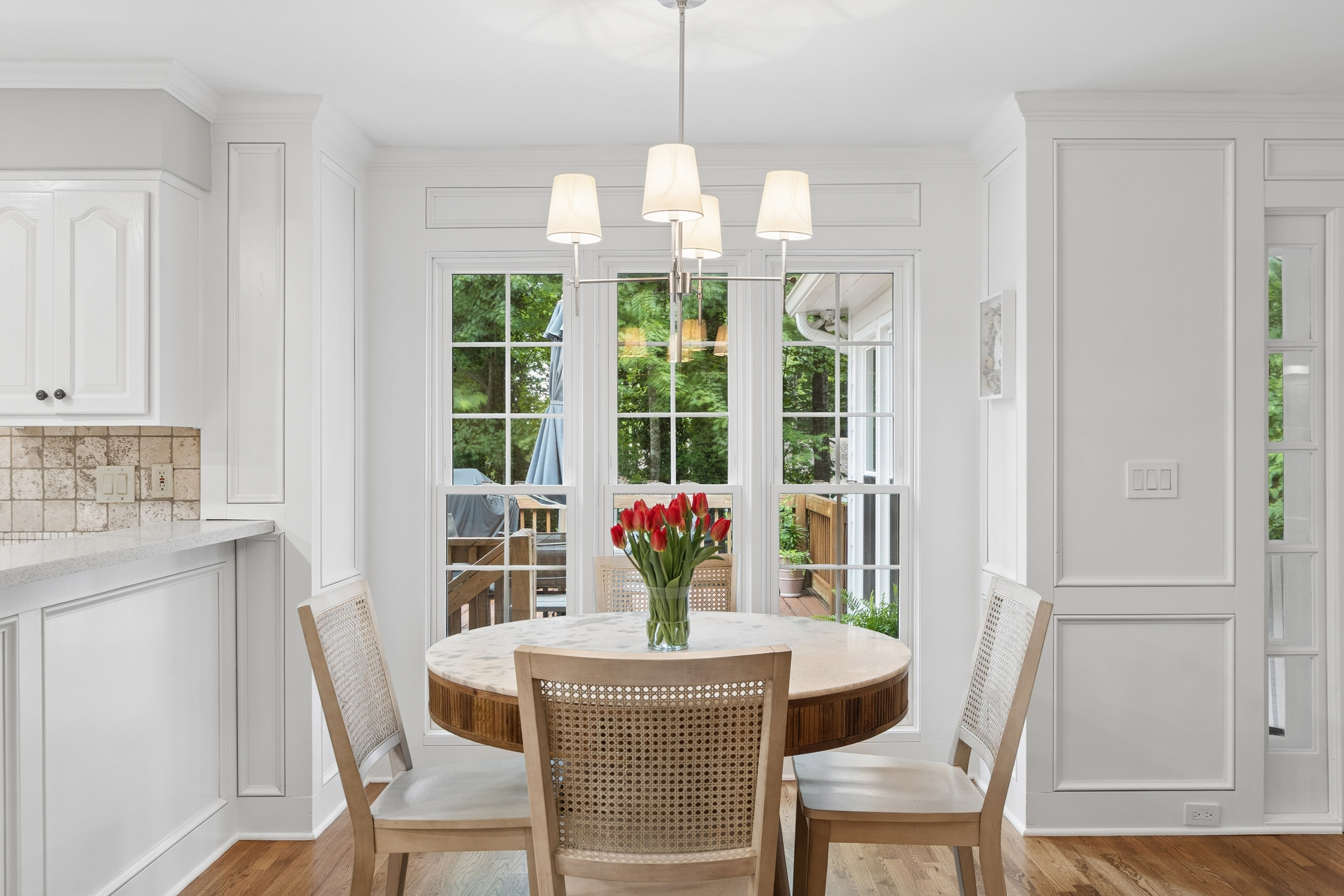  Beautifully Updated Home Blends Timeless Style with Elevated Designer Finishes - 物件實景