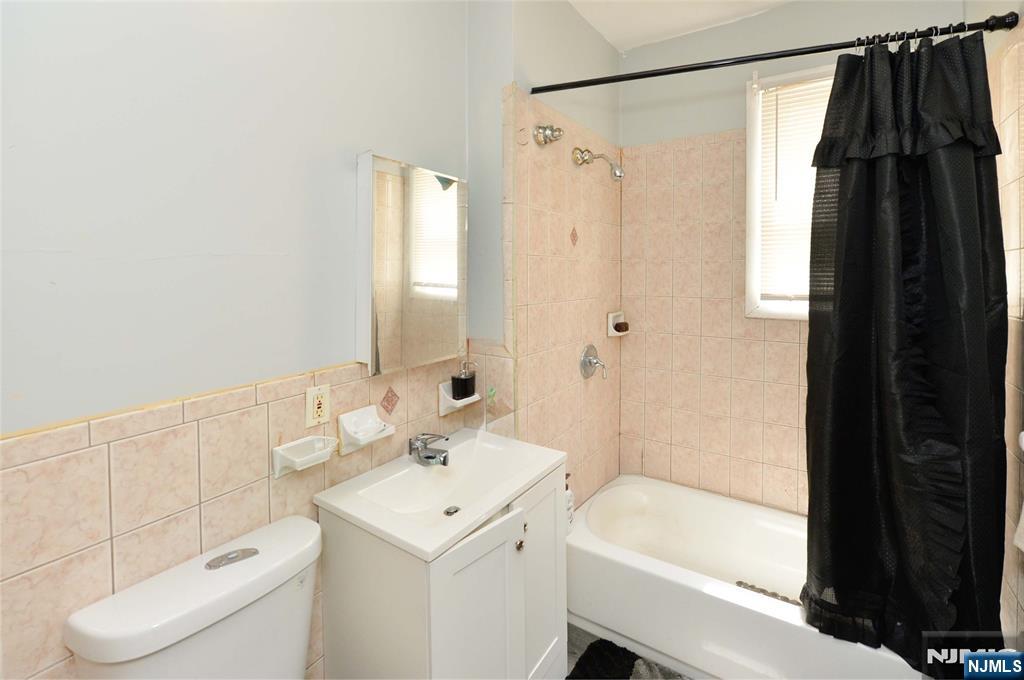Irvington, New Jersey, 07111, United States, 5 Bedrooms Bedrooms, ,3 BathroomsBathrooms,Residential,For Sale,1885475