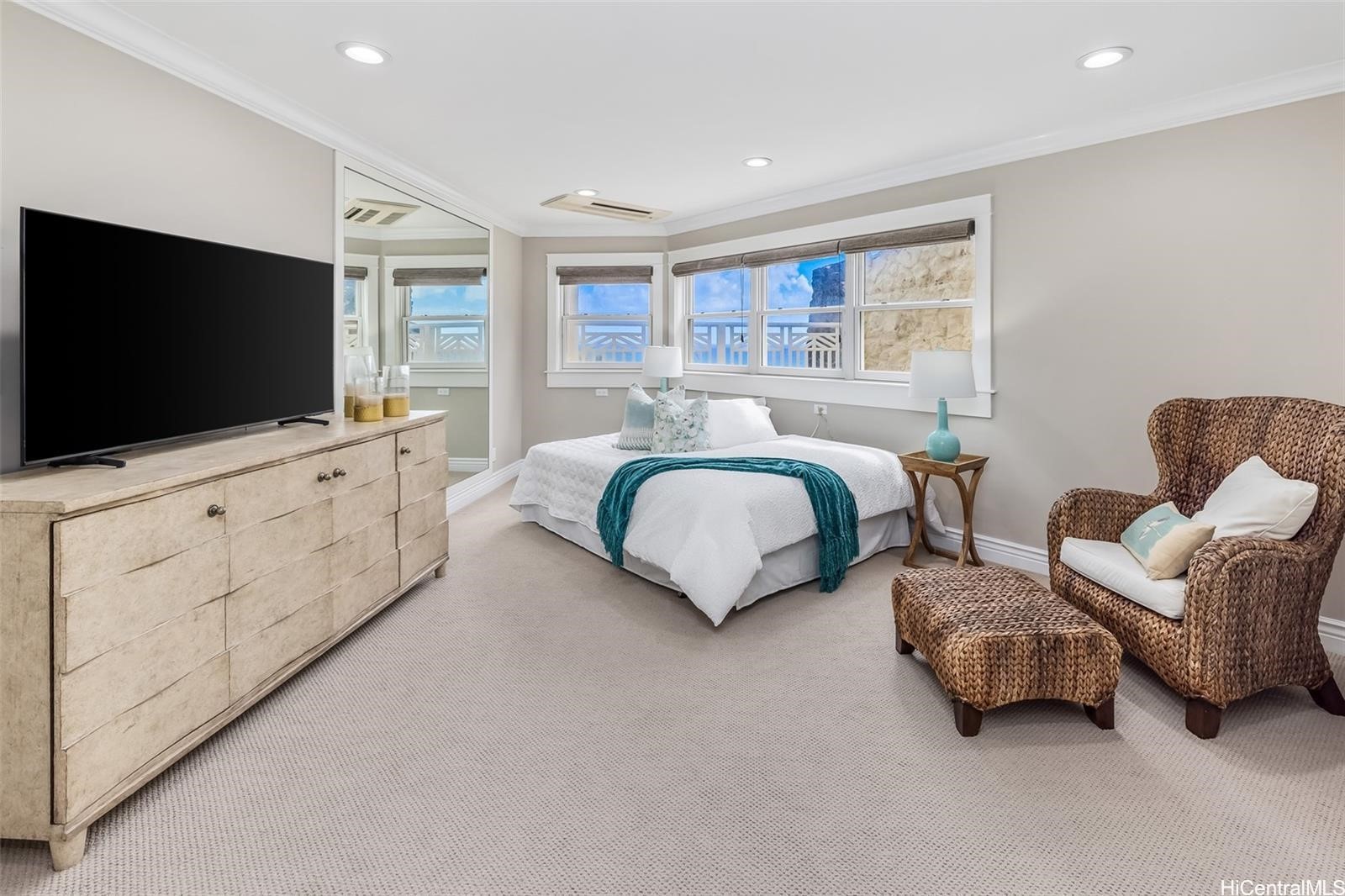 Honolulu, Hawaii, 96816, United States, 5 Bedrooms Bedrooms, ,6 BathroomsBathrooms,Residential,For Sale,1753214