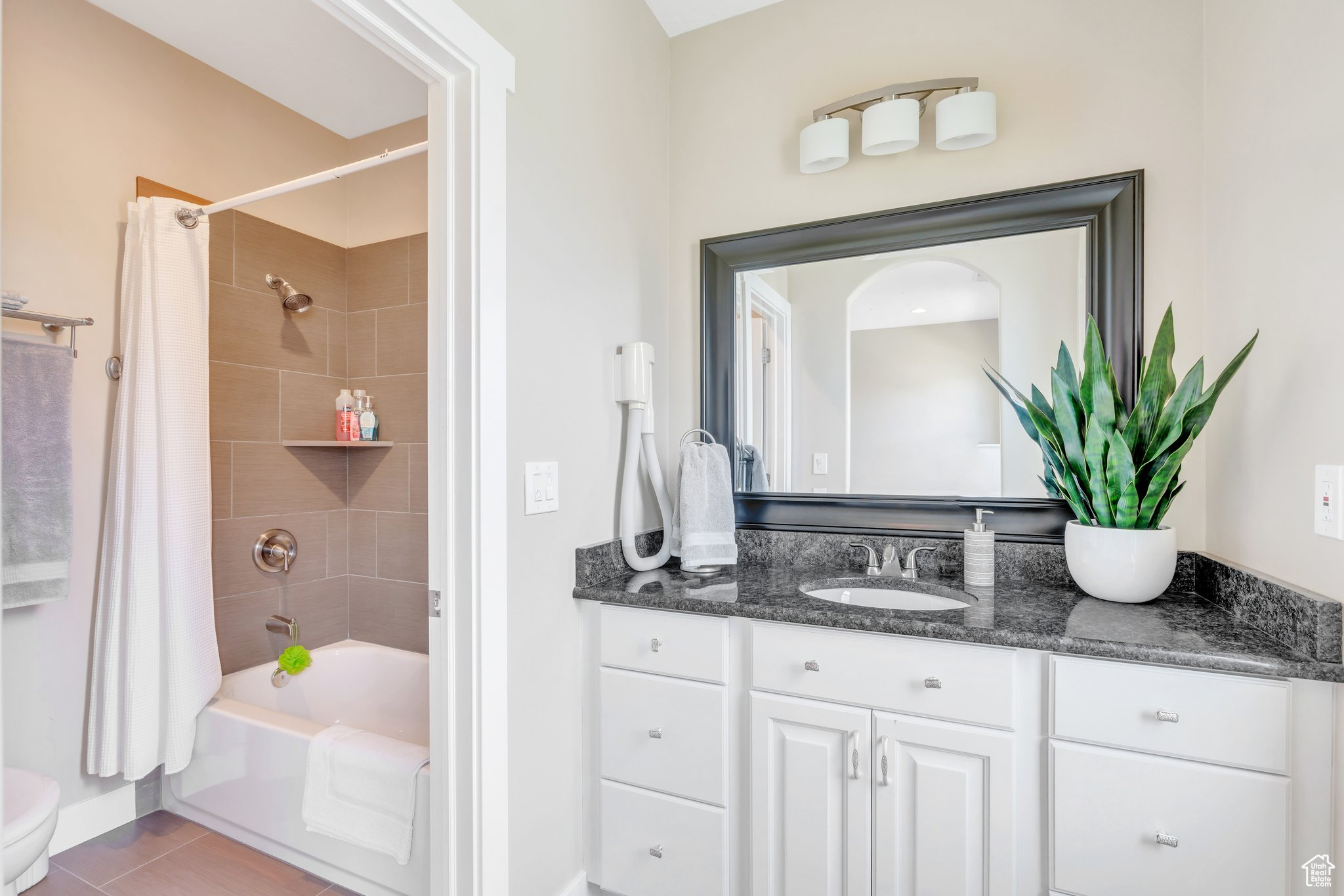 Springville, Utah, 84663, United States, 5 Bedrooms Bedrooms, ,5 BathroomsBathrooms,Residential,For Sale,1829365