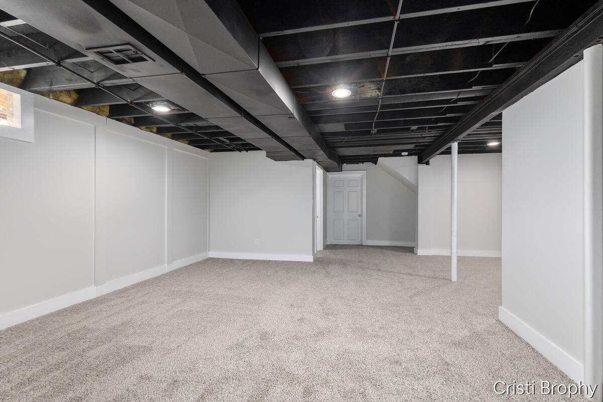 Grand Rapids, Michigan, 49506, United States, 4 Bedrooms Bedrooms, ,3 BathroomsBathrooms,Residential,For Sale,1989098