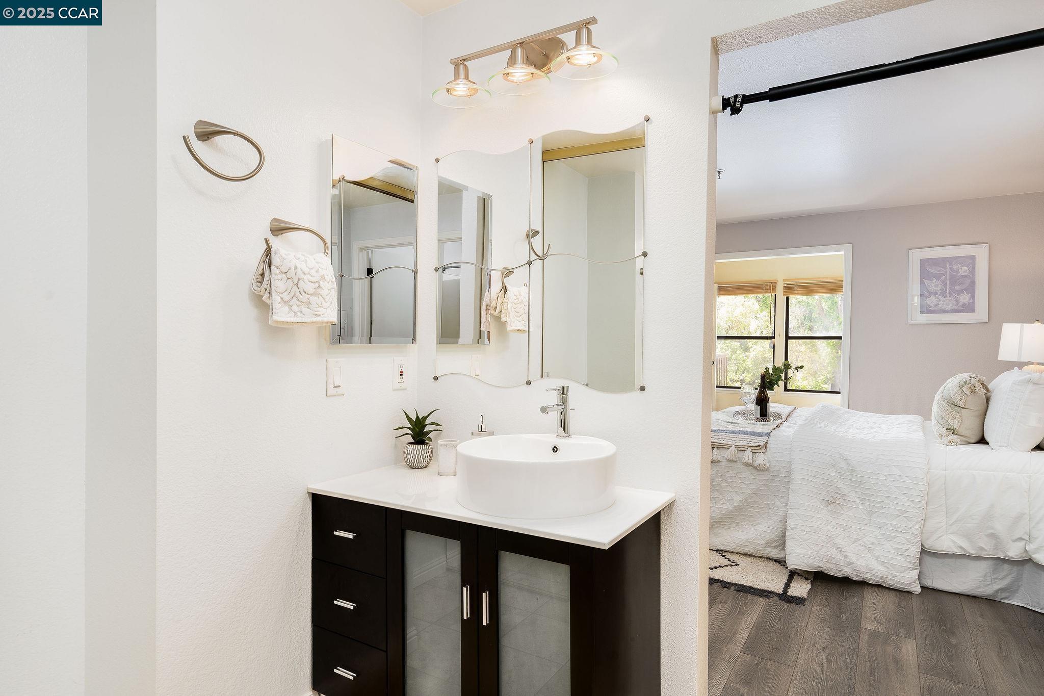 Walnut Creek, California, 94595, United States, 2 Bedrooms Bedrooms, ,1 BathroomBathrooms,Residential,For Sale,1987718