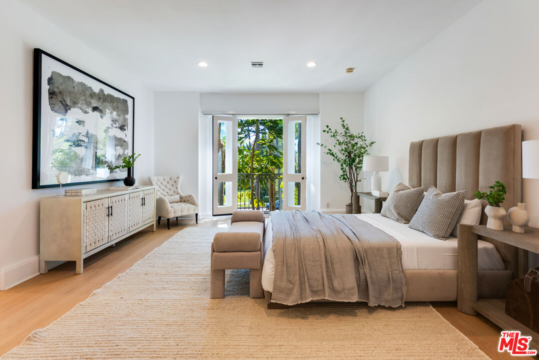 Beverly Hills, California, 90210, United States, 6 Bedrooms Bedrooms, ,8 BathroomsBathrooms,Residential,For Sale,1926509