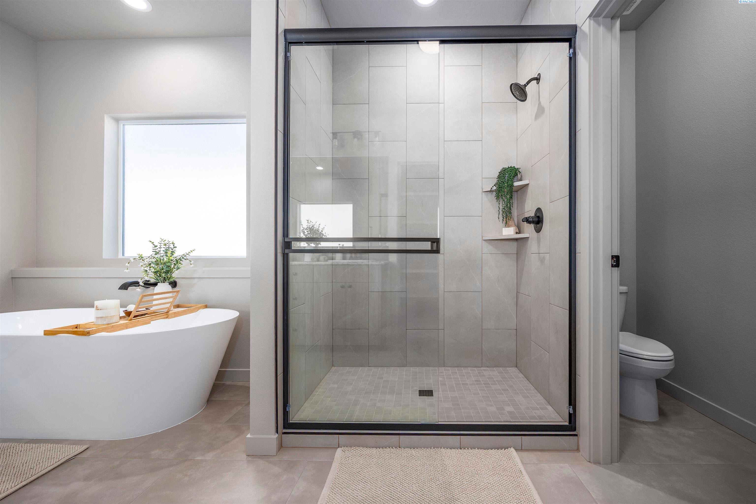 Richland, Washington, 99352, United States, 4 Bedrooms Bedrooms, ,3 BathroomsBathrooms,Residential,For Sale,1980389