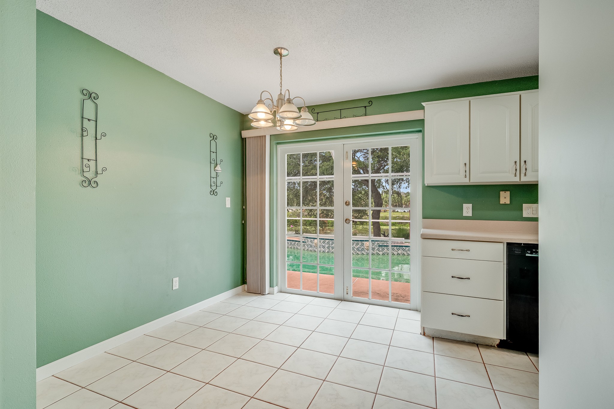  586 Louvre Drive, Melbourne, FL, 32935 - 物件實景