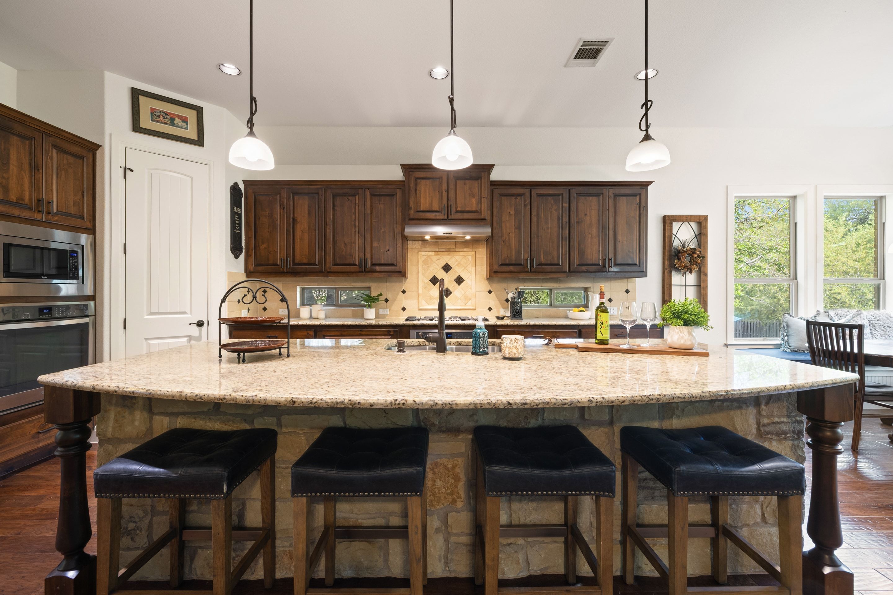  Refined Rocky Creek Living with Private Backyard Oasis - 物件實景