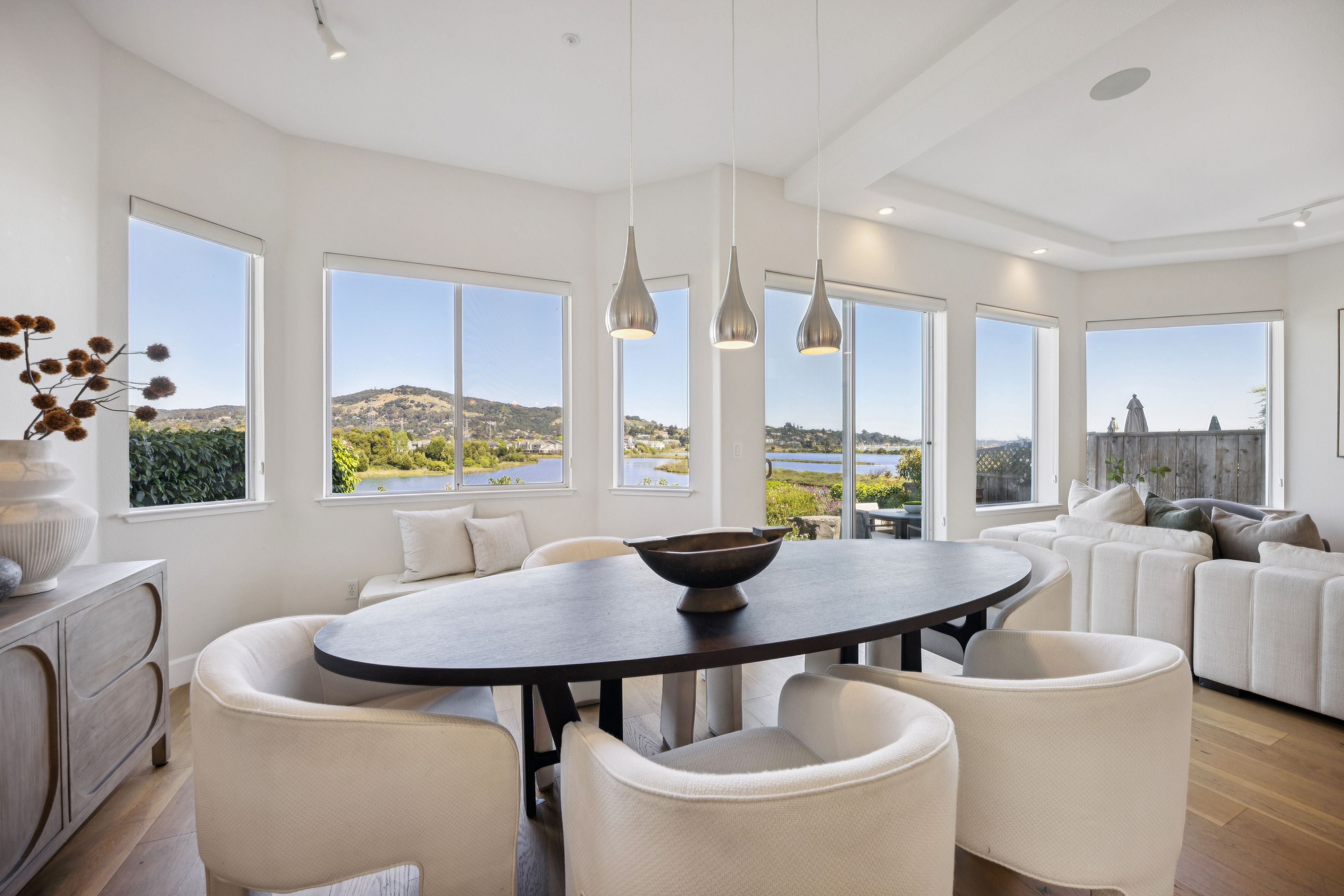  Sunny Waterfront Baypoint Lagoon Home - 物件實景