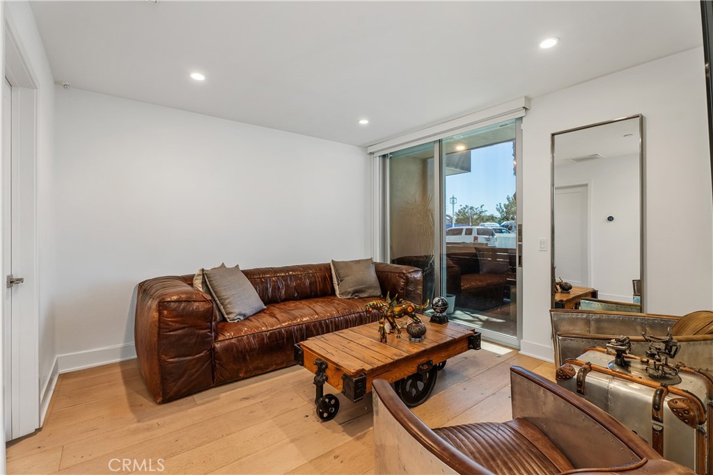 Newport Beach, California, 92663, United States, 2 Bedrooms Bedrooms, ,3 BathroomsBathrooms,Residential,For Sale,1989399