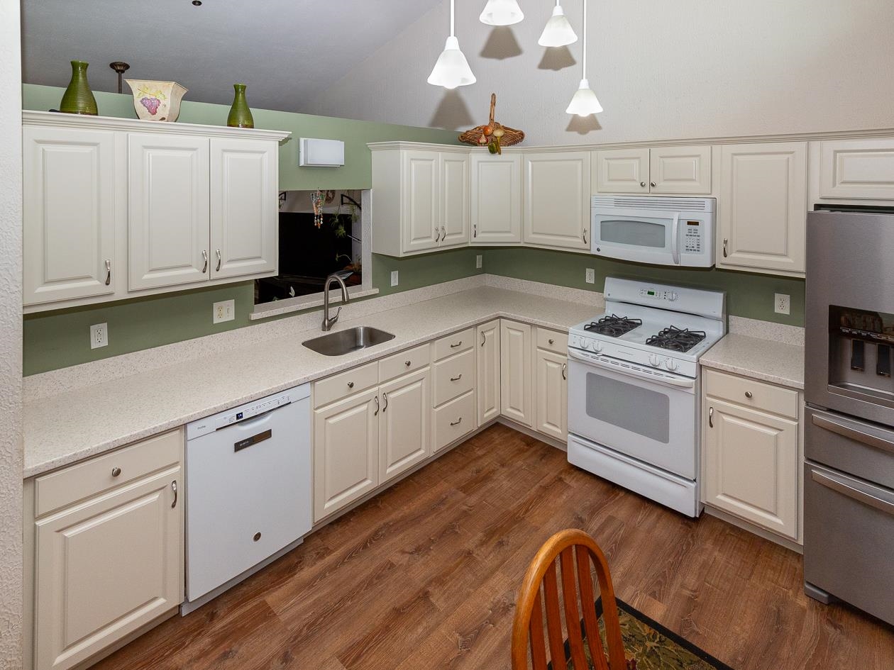 Atkinson, New Hampshire, 03811, United States, 2 Bedrooms Bedrooms, ,2 BathroomsBathrooms,Residential,For Sale,1979730