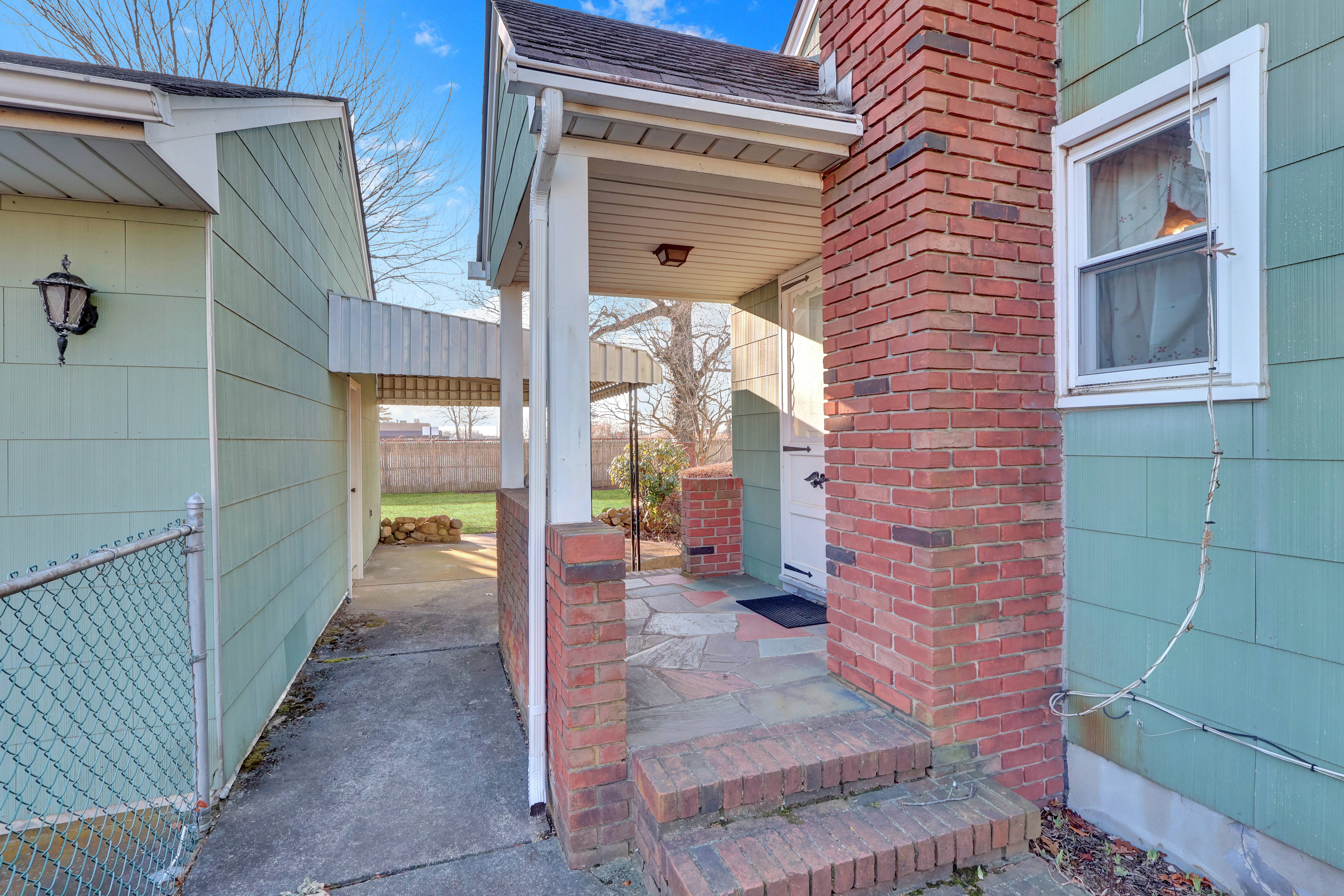 West Babylon, New York, 11704, United States, 4 Bedrooms Bedrooms, ,2 BathroomsBathrooms,Residential,For Sale,2010725