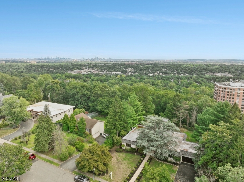 South Orange Village Twp., New Jersey, 07079, United States, 5 Bedrooms Bedrooms, ,4 BathroomsBathrooms,Residential,For Sale,1940447