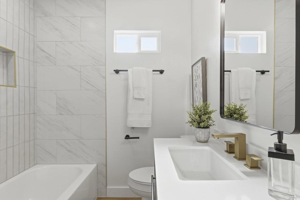 Escondido, California, 92027, United States, 3 Bedrooms Bedrooms, ,2 BathroomsBathrooms,Residential,For Sale,1990327