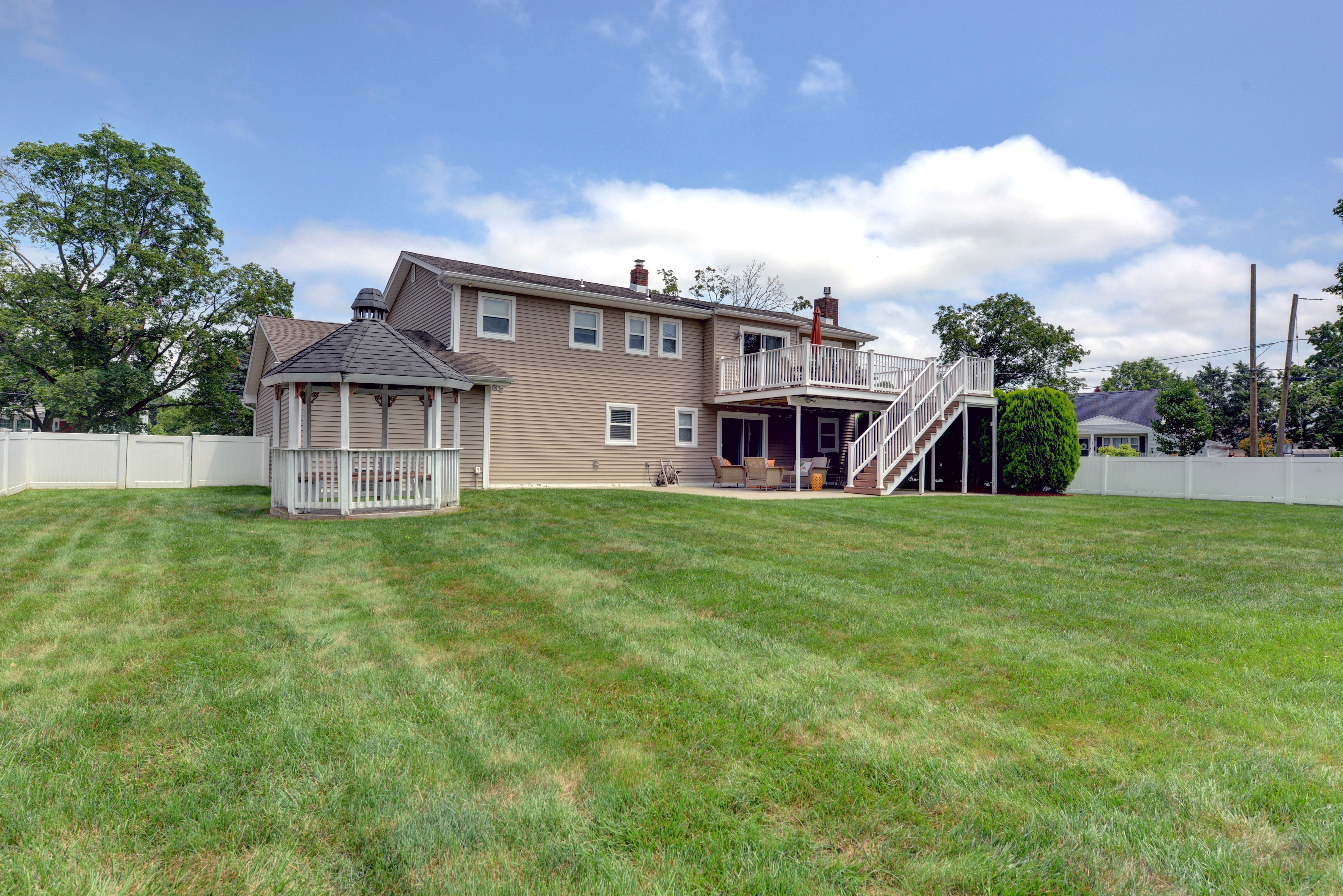 Pequannock, New Jersey, 07440, United States, 3 Bedrooms Bedrooms, ,3 BathroomsBathrooms,Residential,For Sale,1944939
